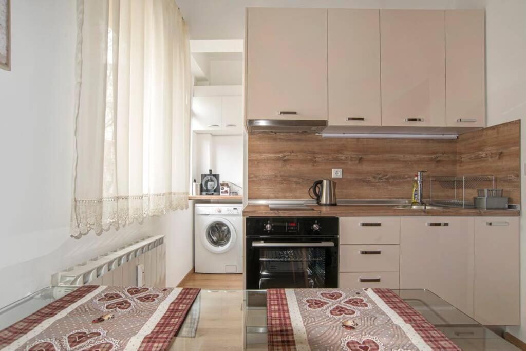 Elegant & Stylish 2 Bedroom Top Central Apartment Sofia Extérieur photo